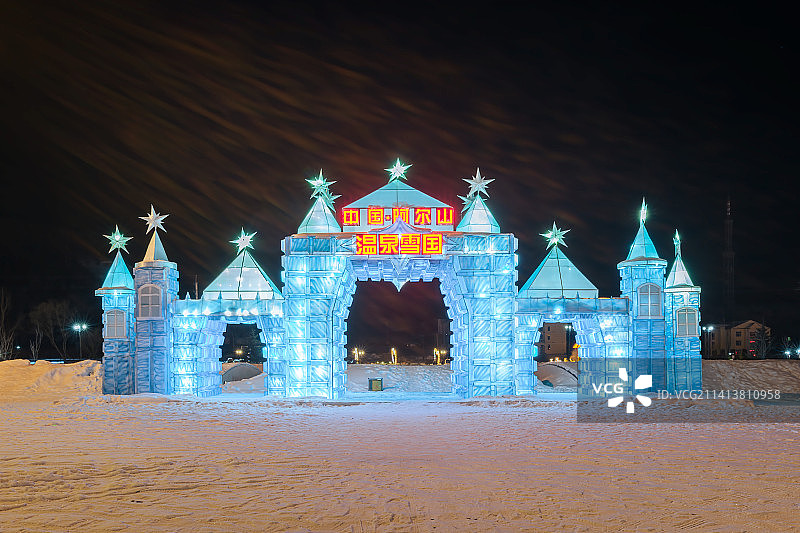 内蒙古兴安盟阿尔山街道冰雕夜景图片素材