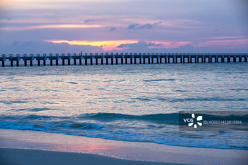 涠洲岛石螺口落日图片素材