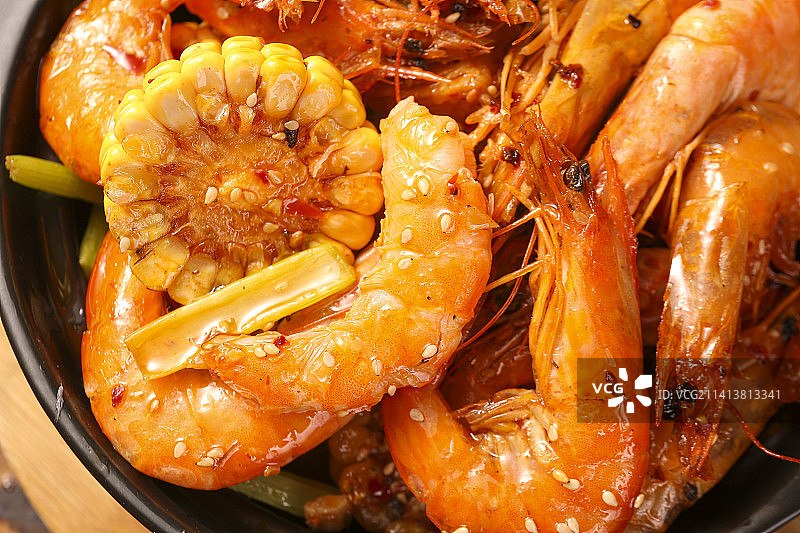 深底上的干锅大虾图片素材
