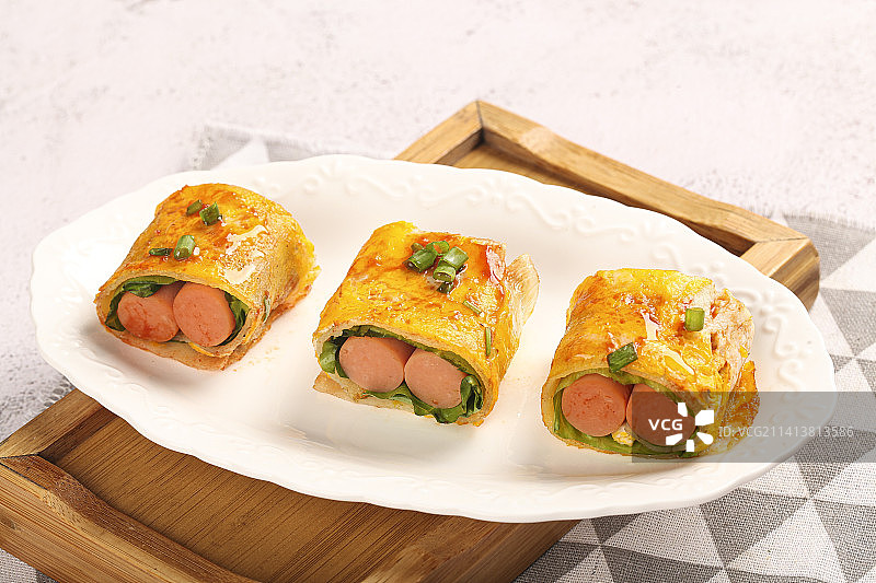 浅底上的烤冷面图片素材