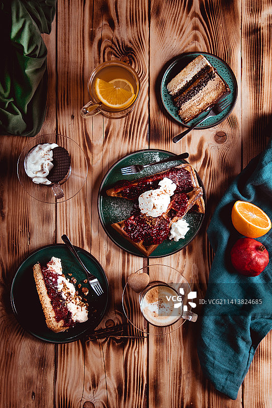 俯视拍摄的波兰餐桌美食图片素材
