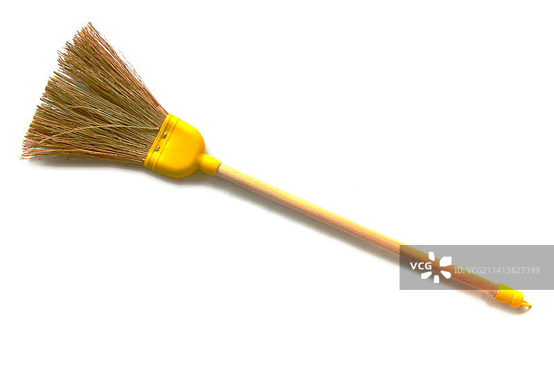 白色背景上的扫帚图片素材