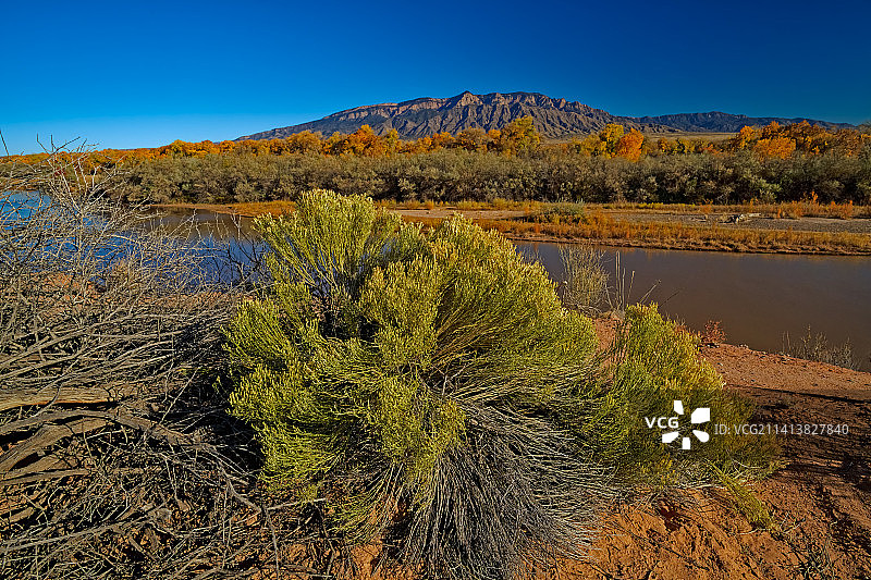 美国里奥兰乔晴空湖泊美景图片素材