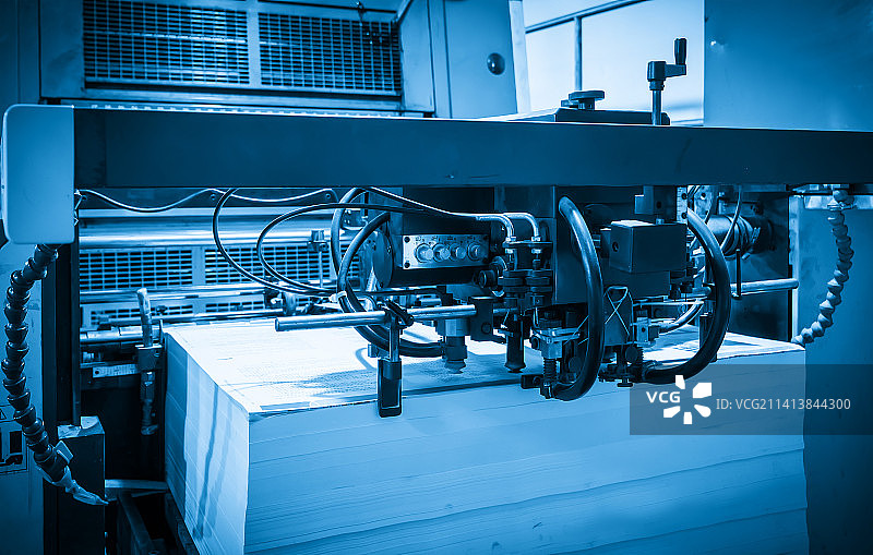 印刷厂印刷机器设备图片素材