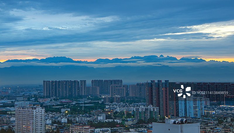 成都市郫都区红光镇看山雪山图片素材