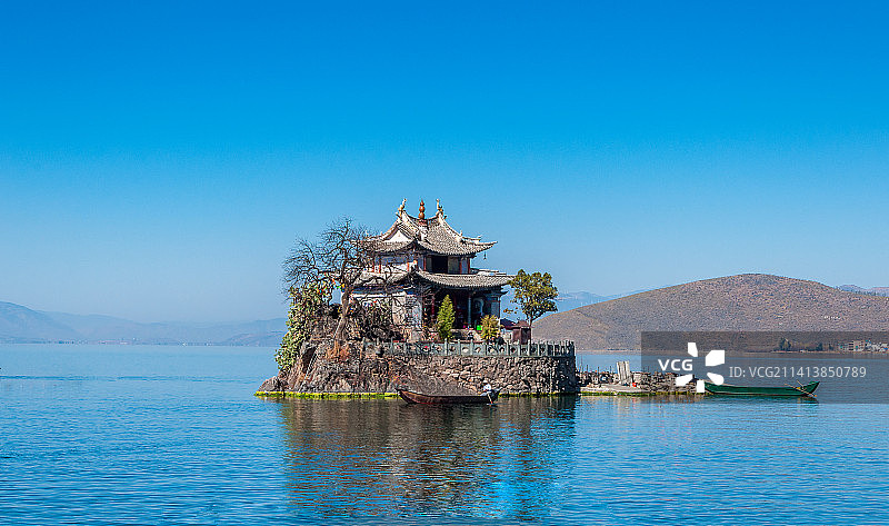 云南大理洱海一座小普陀岛图片素材
