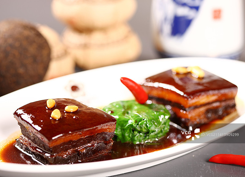 一盘普洱茶焖东坡肉图片素材