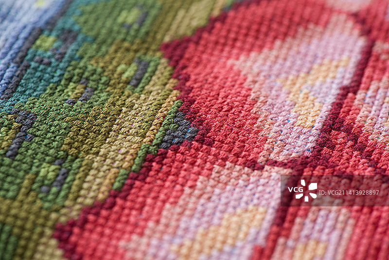 传统刺绣十字绣针线特写图片素材