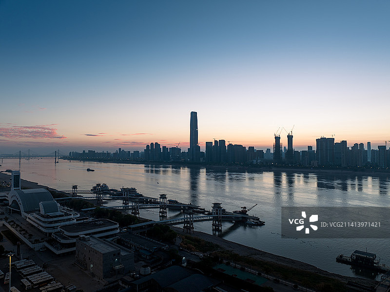 武汉市武昌区长江绿地中心日出全景图鸟瞰图片素材