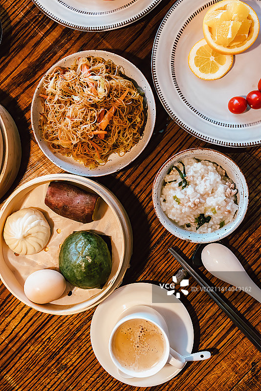 丰盛的中式传统早餐图片素材