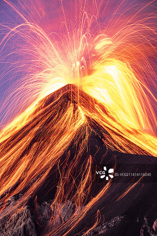 危地马拉富埃戈火山的大规模喷发图片素材