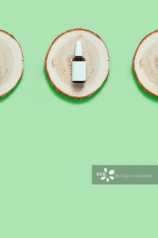 蓝色背景下的零浪费配件，阿姆斯特丹，荷兰图片素材