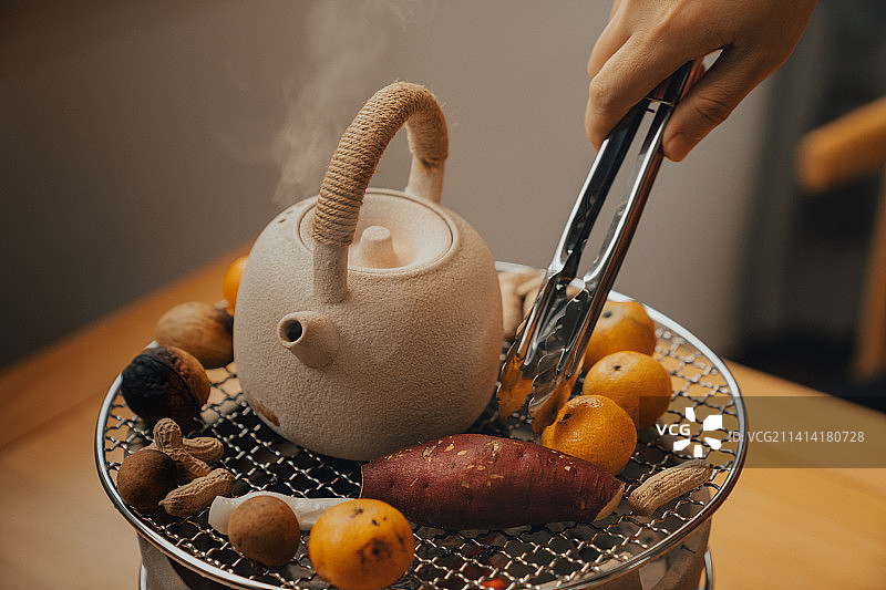围炉煮茶与美食图片素材