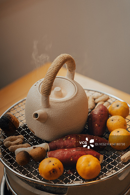 围炉煮茶与美食图片素材