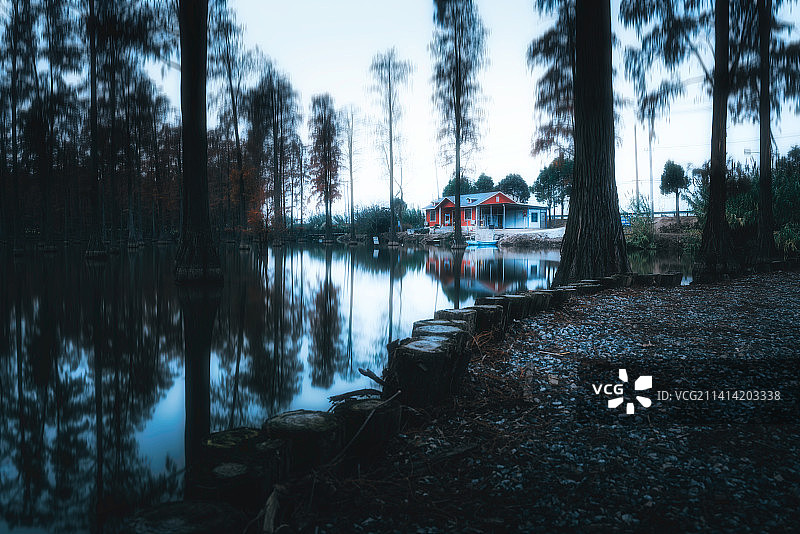 林间小屋图片素材