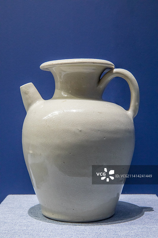 北京中国国家博物馆邢窑白瓷执壶唐代1956-1957年河南陕县后川M35出土图片素材