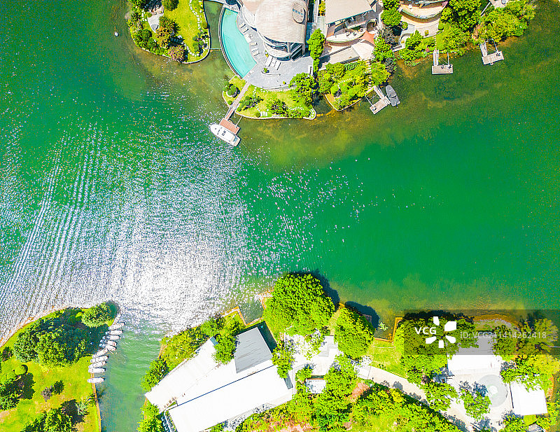 中国成都麓湖生态城别墅区航拍俯瞰图片素材