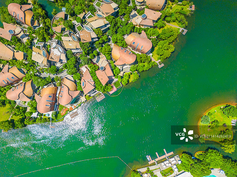 中国成都麓湖生态城别墅区航拍俯瞰图片素材