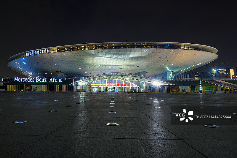 上海梅赛德斯奔驰文化中心夜景城市风光图片素材