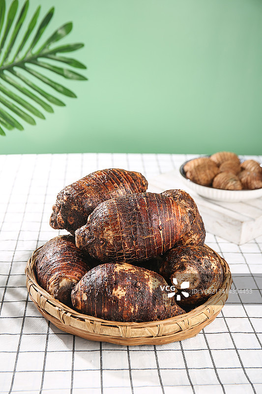 浅底上的荔浦芋头图片素材