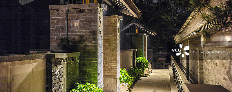 门口街道夜景图片素材