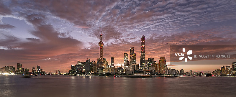 上海外滩陆家嘴建筑朝霞云彩图片素材