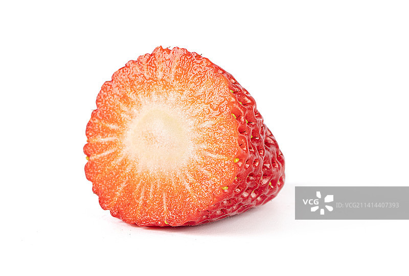 新鲜的草莓孤立在白色背景上图片素材