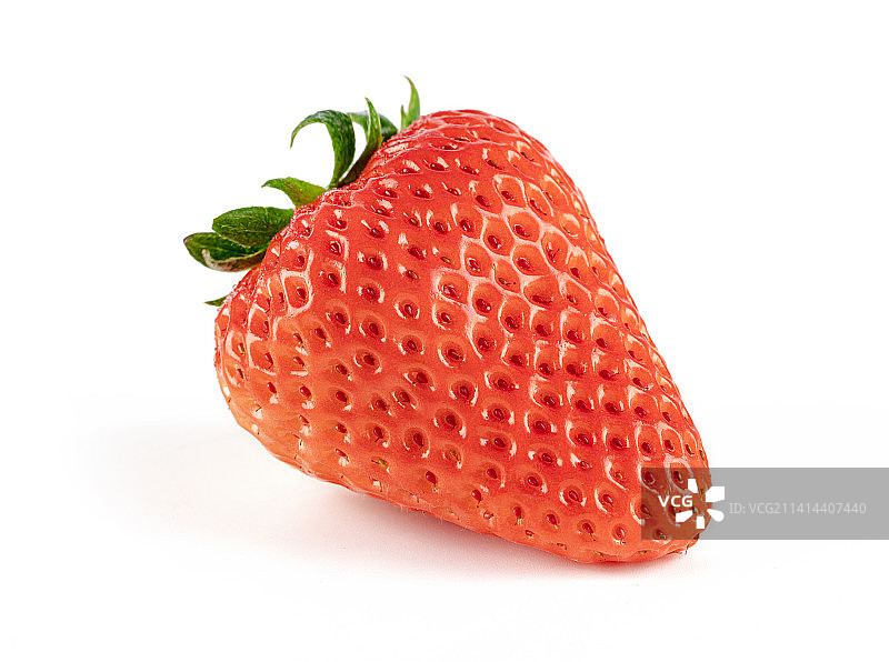 新鲜的草莓孤立在白色背景上图片素材