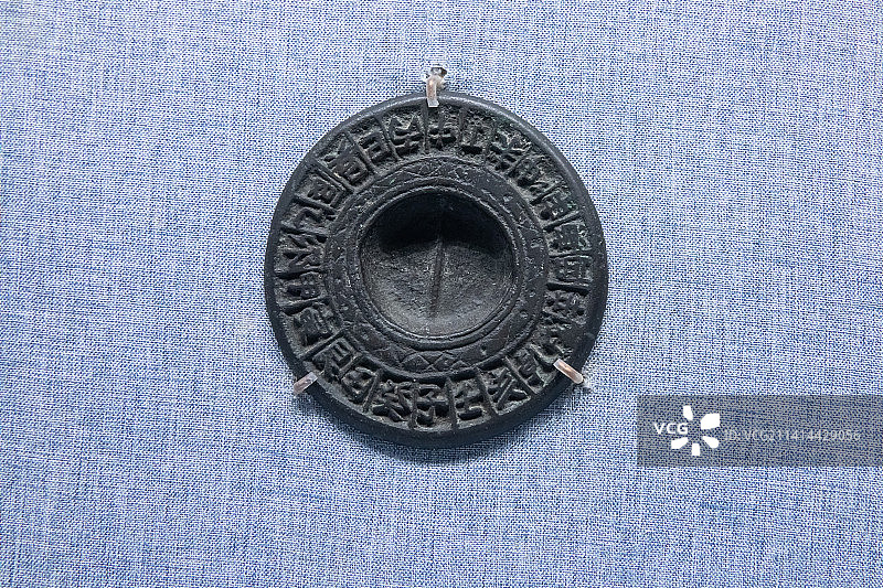 北京中国国家博物馆廿四位铜体水罗盘明代图片素材