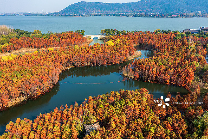 苏州常熟尚湖风景区秋色航拍图片素材