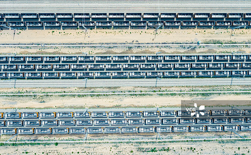 鄂尔多斯市伊金霍洛旗一处煤矿的运煤铁路图片素材