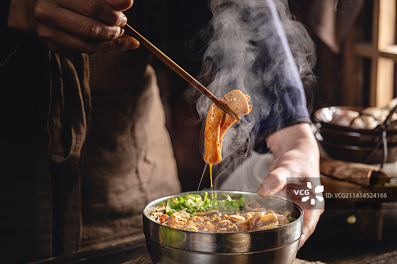 成都肥肠粉 加个节子 复古 农家怀旧风 肥肠节子图片素材