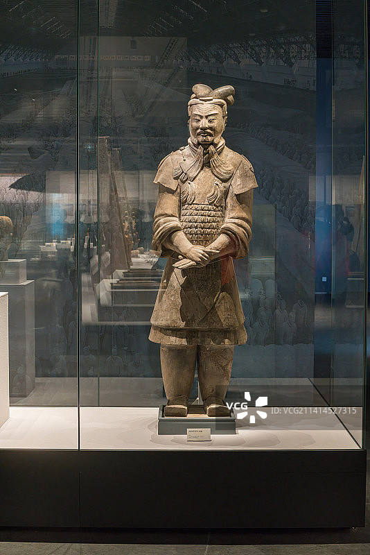 秦始皇兵马俑高级铠甲军吏俑图片素材