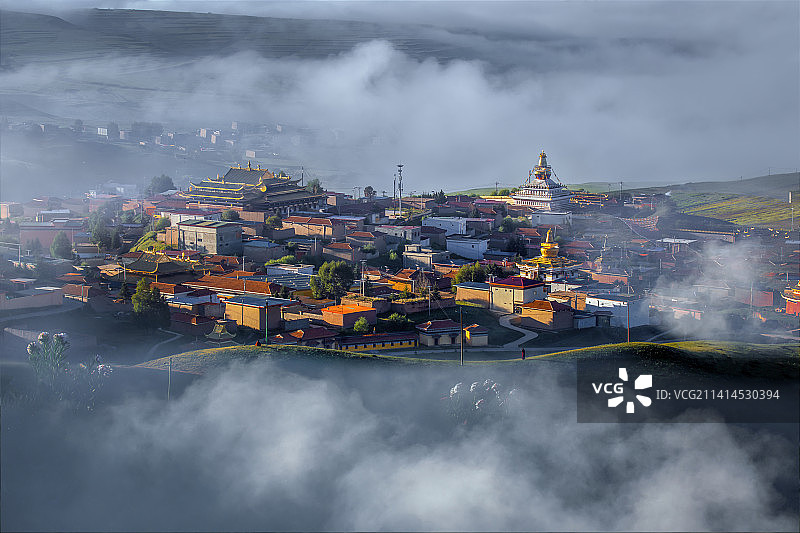 云上朗依寺图片素材