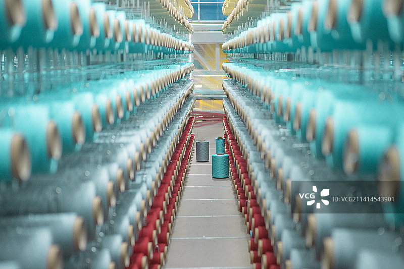 新疆：羊毛地毯纺织车间图片素材