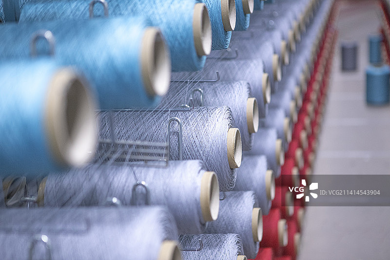 新疆：羊毛地毯纺织车间图片素材