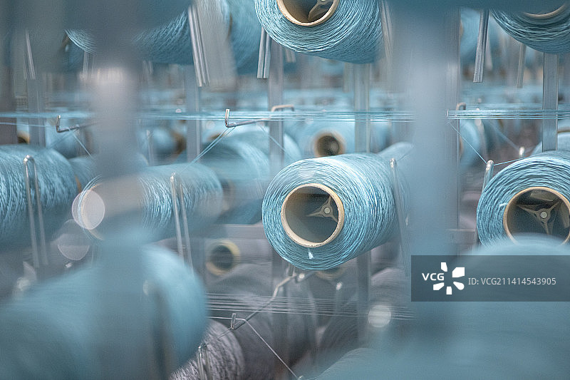 新疆：羊毛地毯纺织车间图片素材