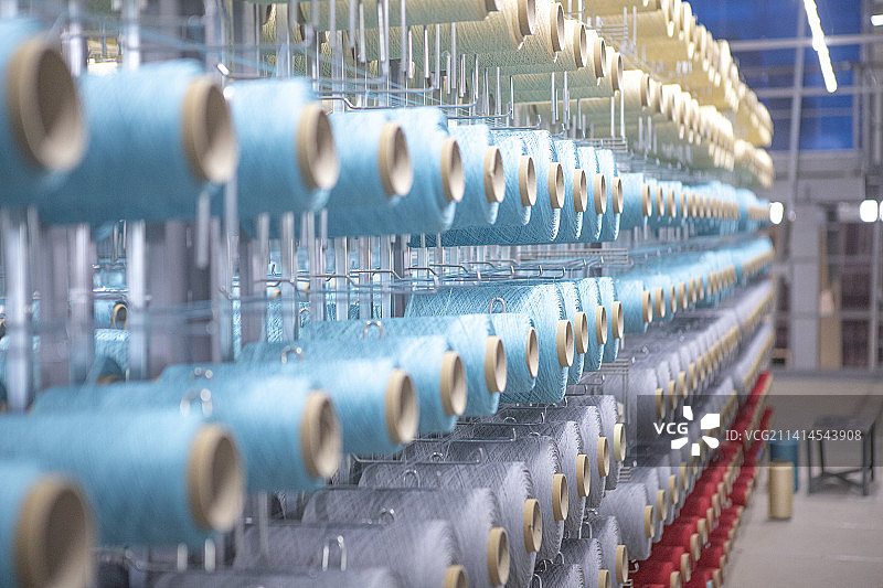 新疆：羊毛地毯纺织车间图片素材