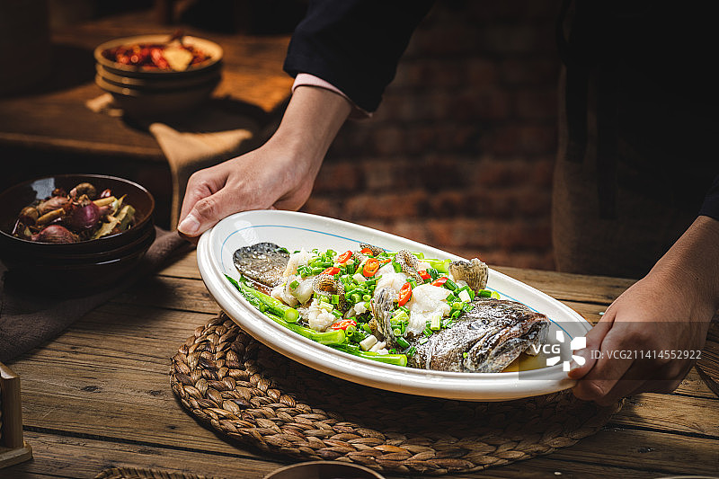 广东菜 顺德菜 砂锅煲 撅撅煲 清蒸鱼图片素材