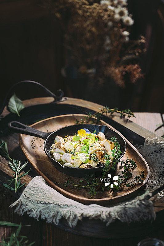 西餐 欧式 复古乡村 氛围感美食 煎蘑菇 口蘑图片素材