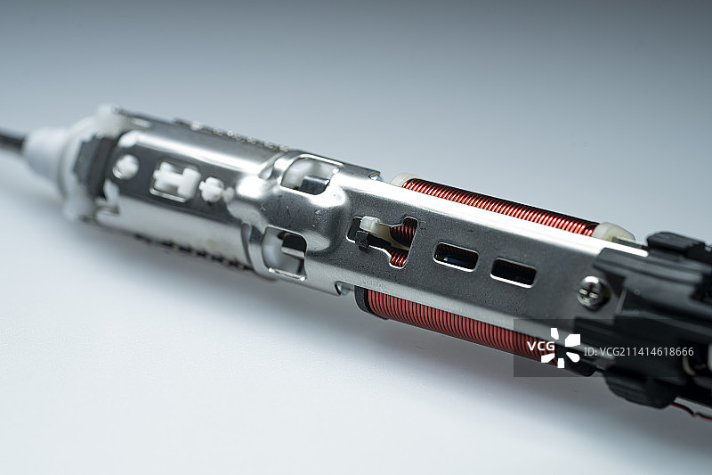 电动牙刷 拆机 内部电路图片素材