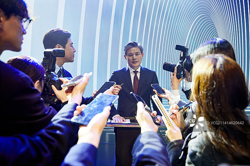 政治家、记者、新闻发布会、新闻采访图片素材
