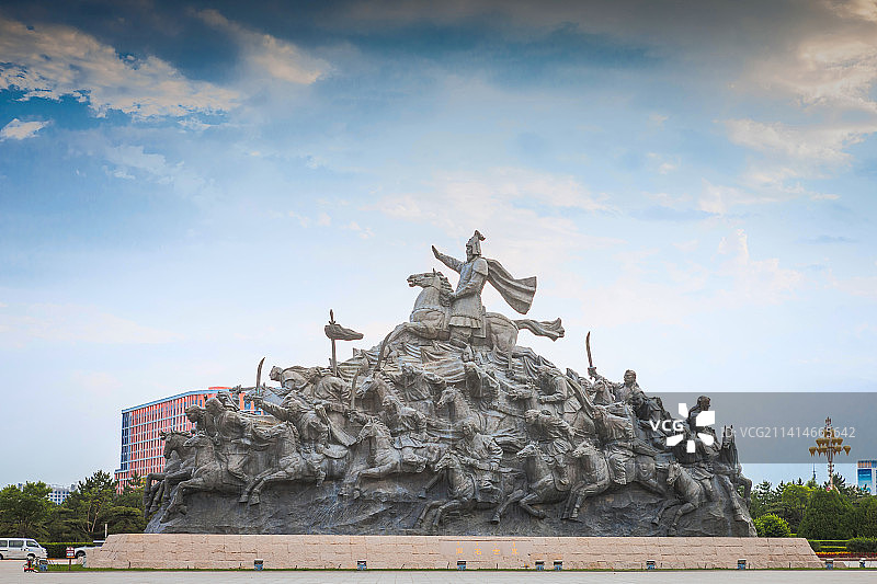 内蒙古鄂尔多斯市   成吉思汗雕塑广场图片素材