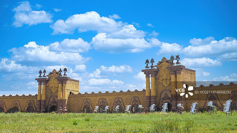 阴山山脉下的敕勒川草原图片素材