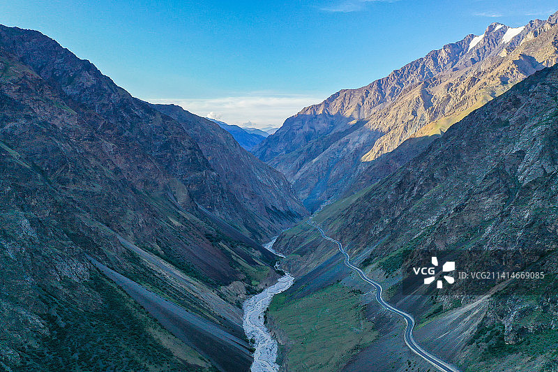 新疆独山子至乔尔玛段独库公路图片素材