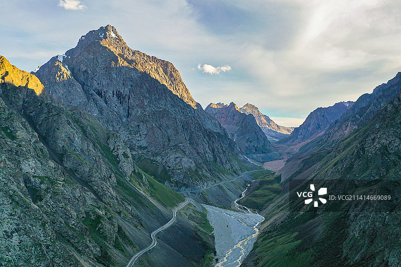 新疆独山子至乔尔玛段独库公路图片素材