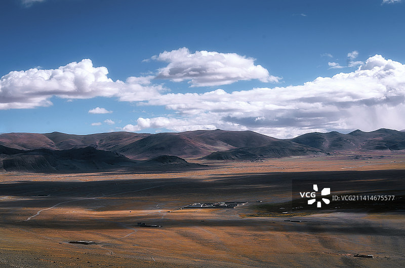 扎日南木措岸边风光图片素材