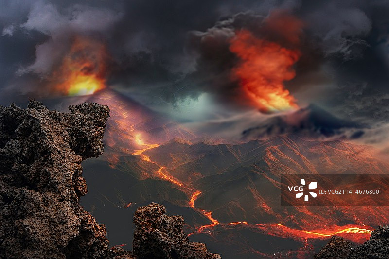 马来西亚吉隆坡夜间岩浆的低角度视图图片素材