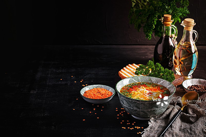 红扁豆辣椒鸡肉汤传统地中海风味图片素材