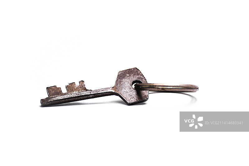 白色背景中隔离的单个旧钥匙，印度图片素材